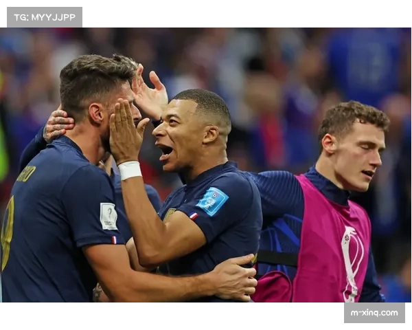 “德甲射手榜趋势分析：凯恩领跑，吉拉西昂达夫争银靴”